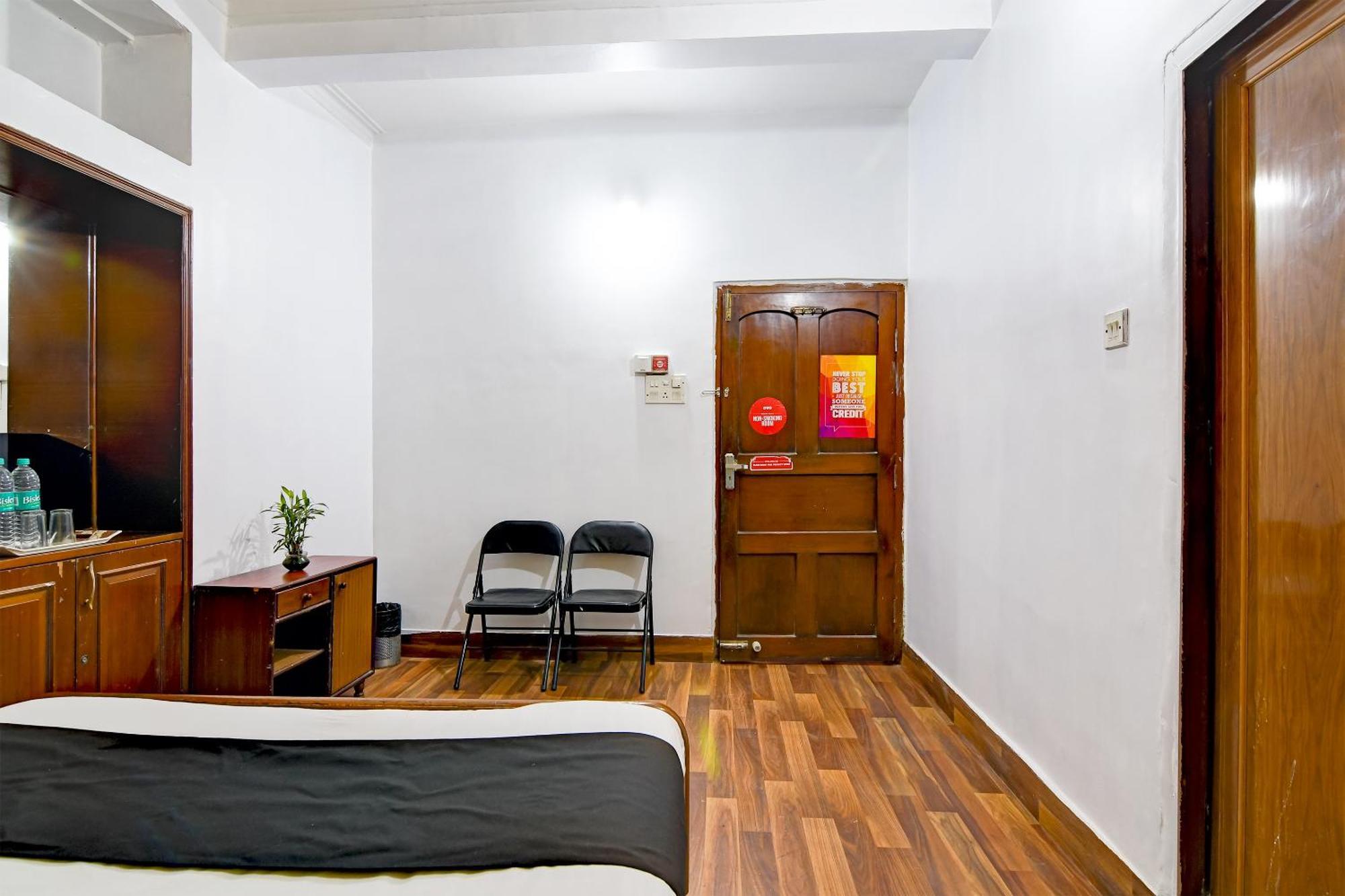 Brill Rooms Near City Centre Metro Station Calcutta Exteriör bild