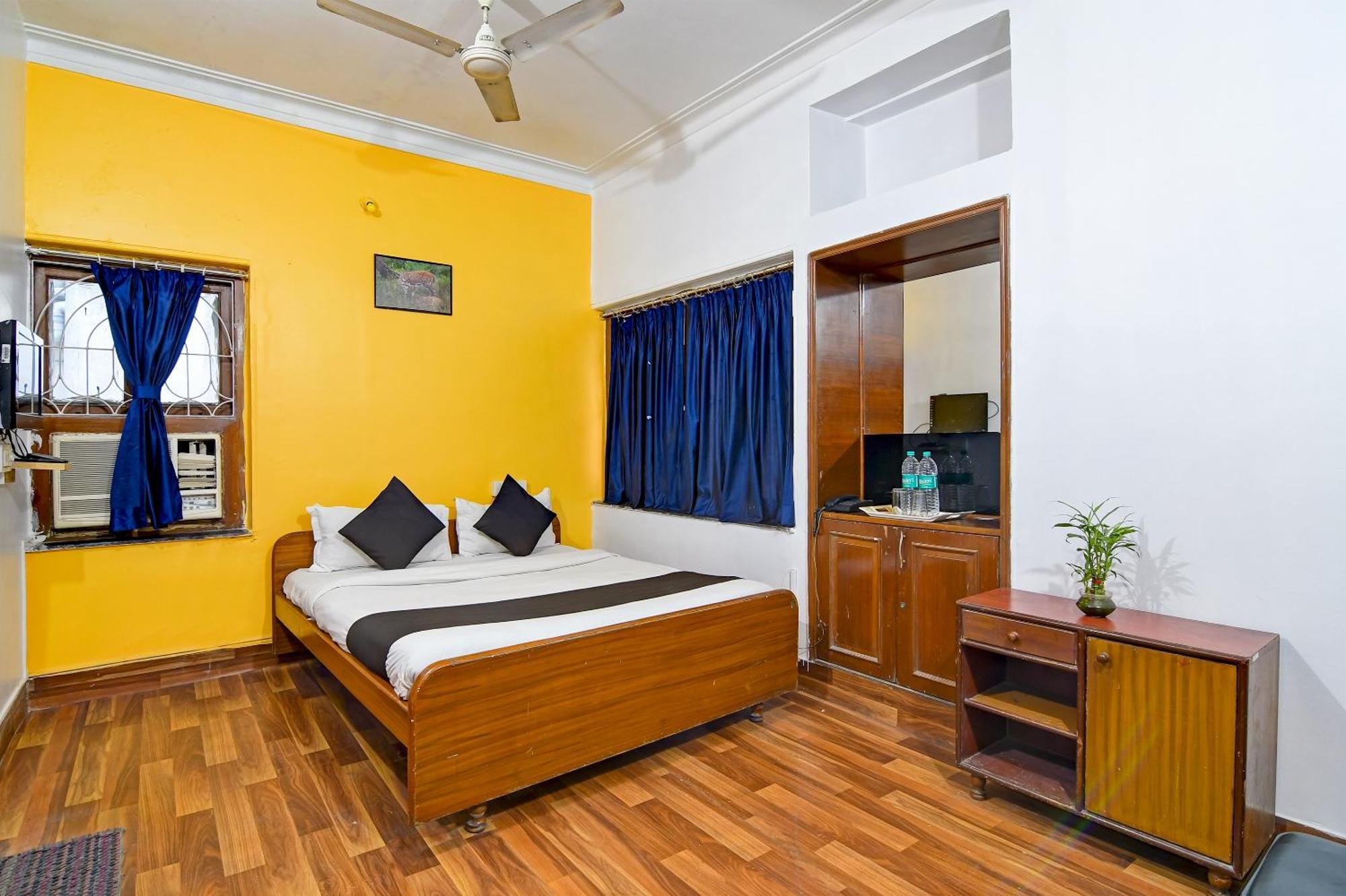 Brill Rooms Near City Centre Metro Station Calcutta Exteriör bild