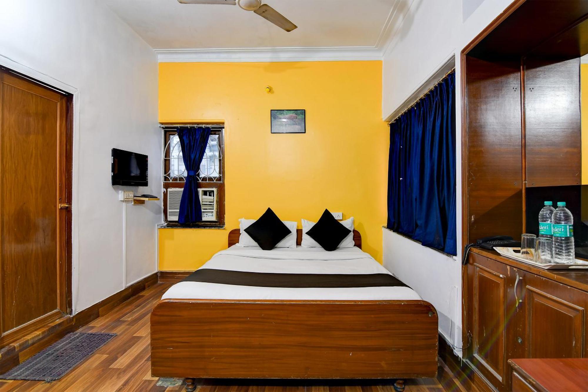 Brill Rooms Near City Centre Metro Station Calcutta Exteriör bild